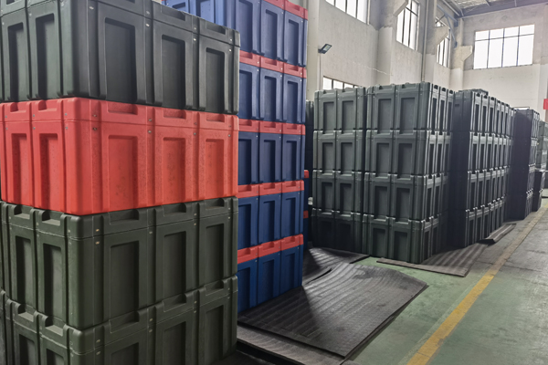 滾塑工廠倉(cāng)庫(kù)圖片